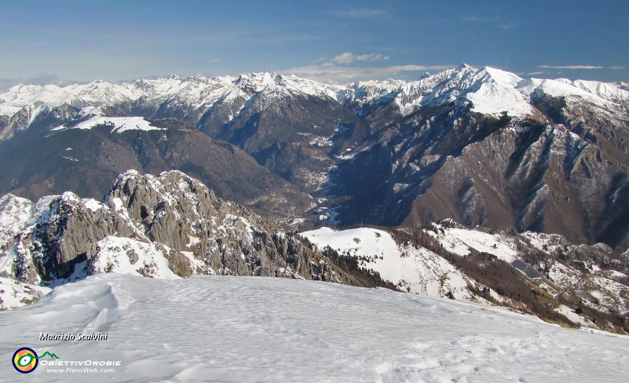 31 Panorama Est, con la valle di Roncobello....JPG